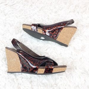 UGG Shoes - Ugg Tortoise Shell Cork Wedge Sandal UGG Shoes - Ugg Tortoise Shell Cork Wedge Sandal